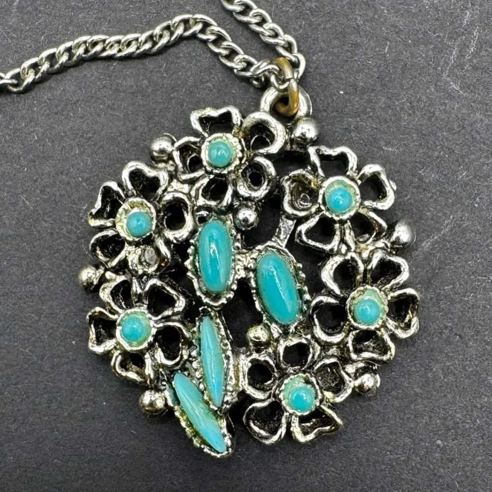 Elegant Silver and turquoise Floral‎ Pendant Necklace